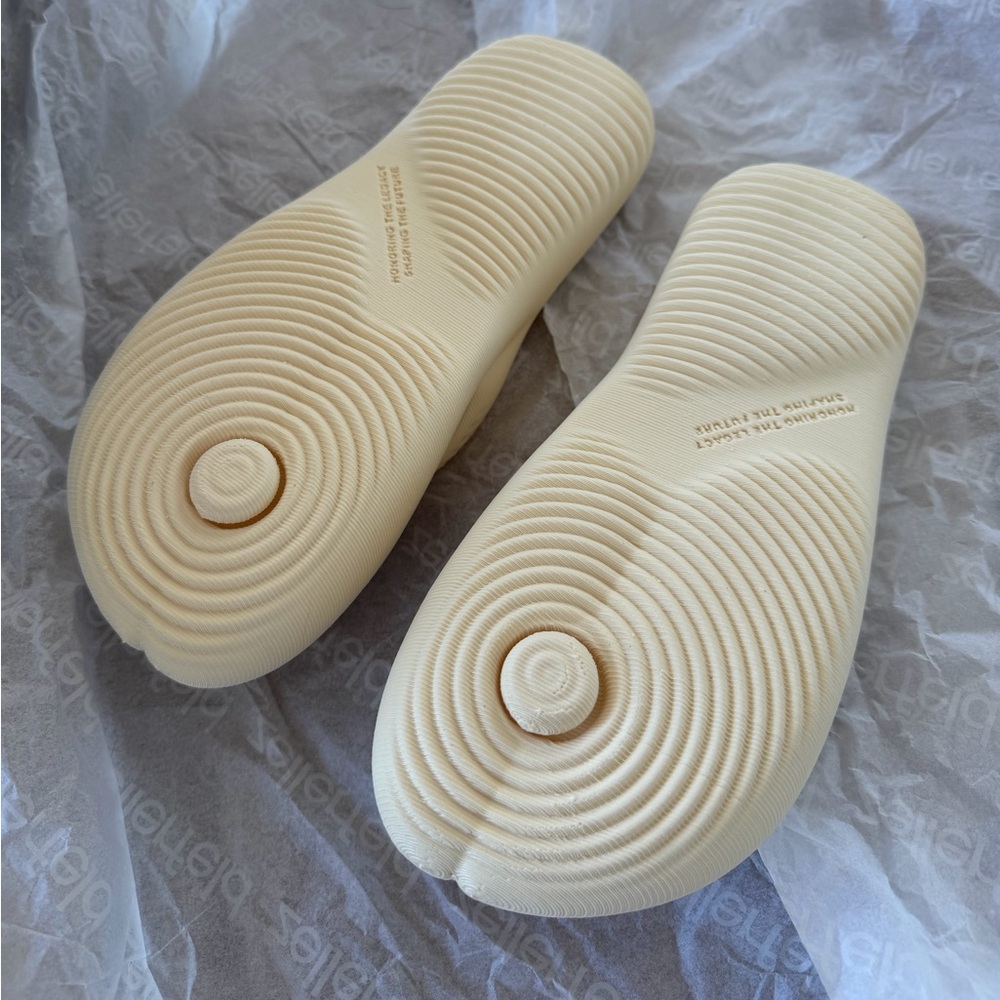 Zellerfeld (Havaianas )3D Printed Oat
Sandals Size 36 Minimal Futuristic - Picture 3 of 6